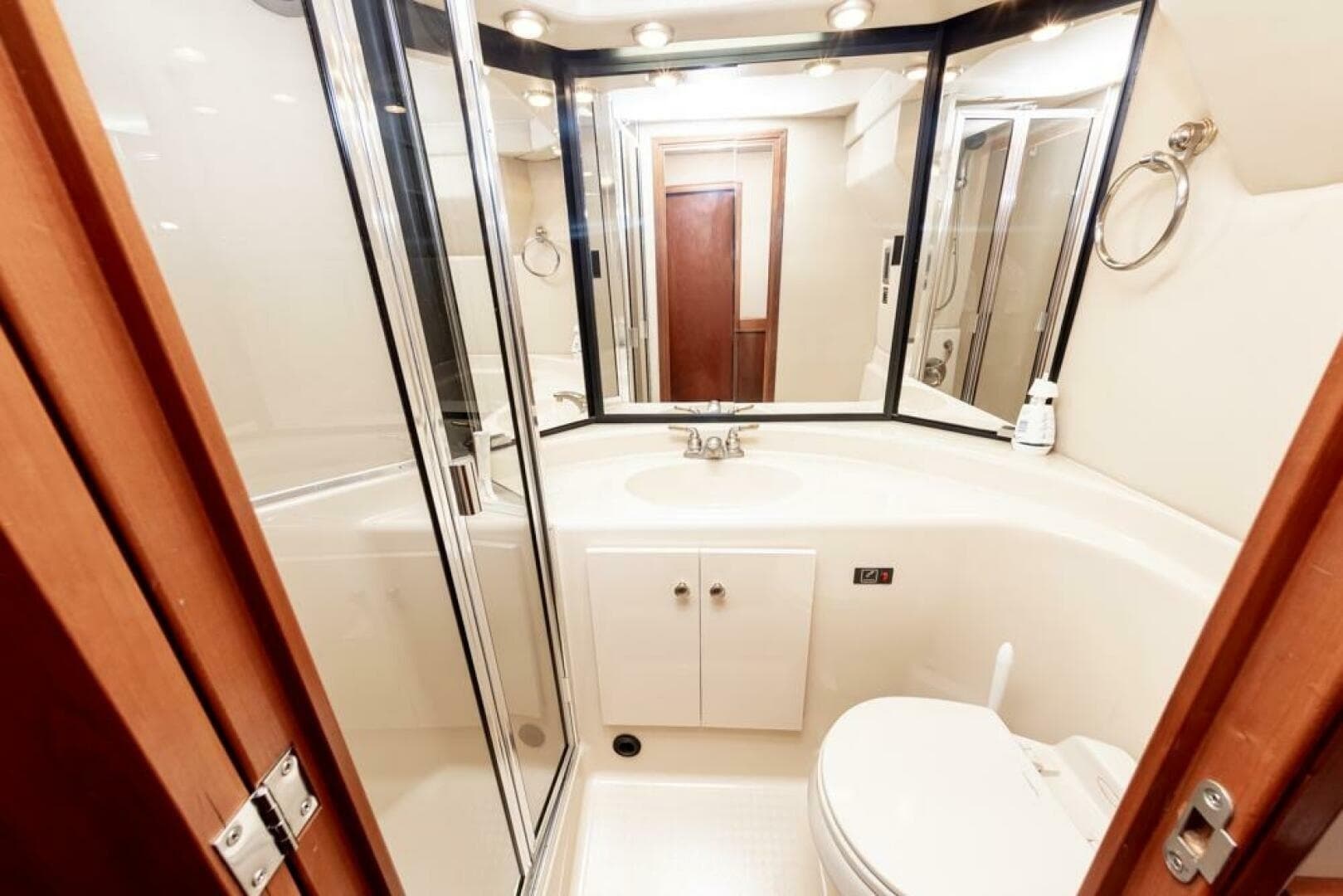 2004 Meridian 490 Pilothouse - Image 18