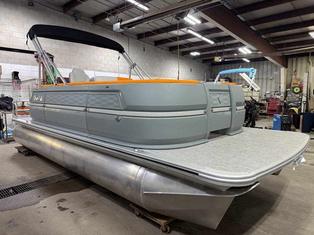 2025 Tahoe Aura 90HP 2185 Quad Lounge