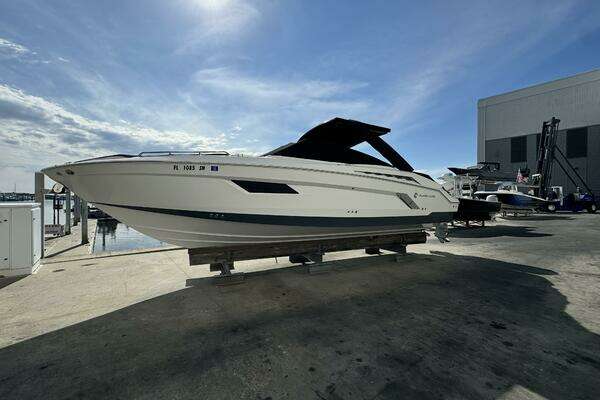 2019 Cruisers Yachts 338 - Image 1