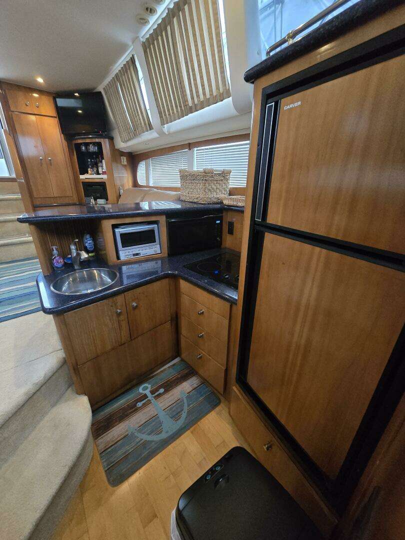 2002 Carver 444 Cockpit Motor Yacht - Image 32