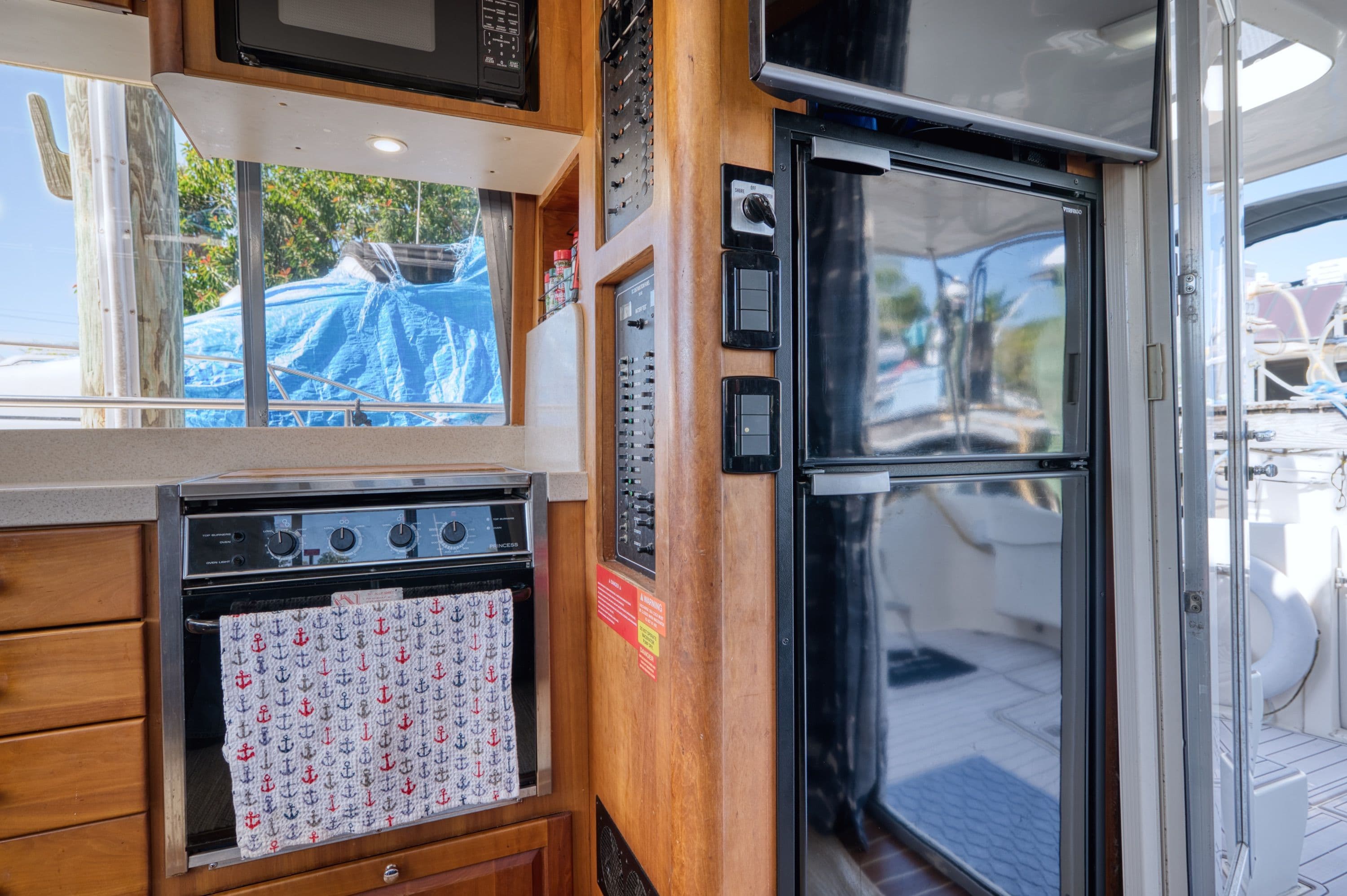 2005 Mainship 400 Trawler - 21