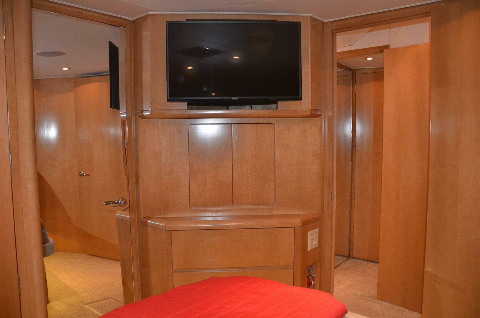 1999 Hatteras 60 Convertible - Image 13