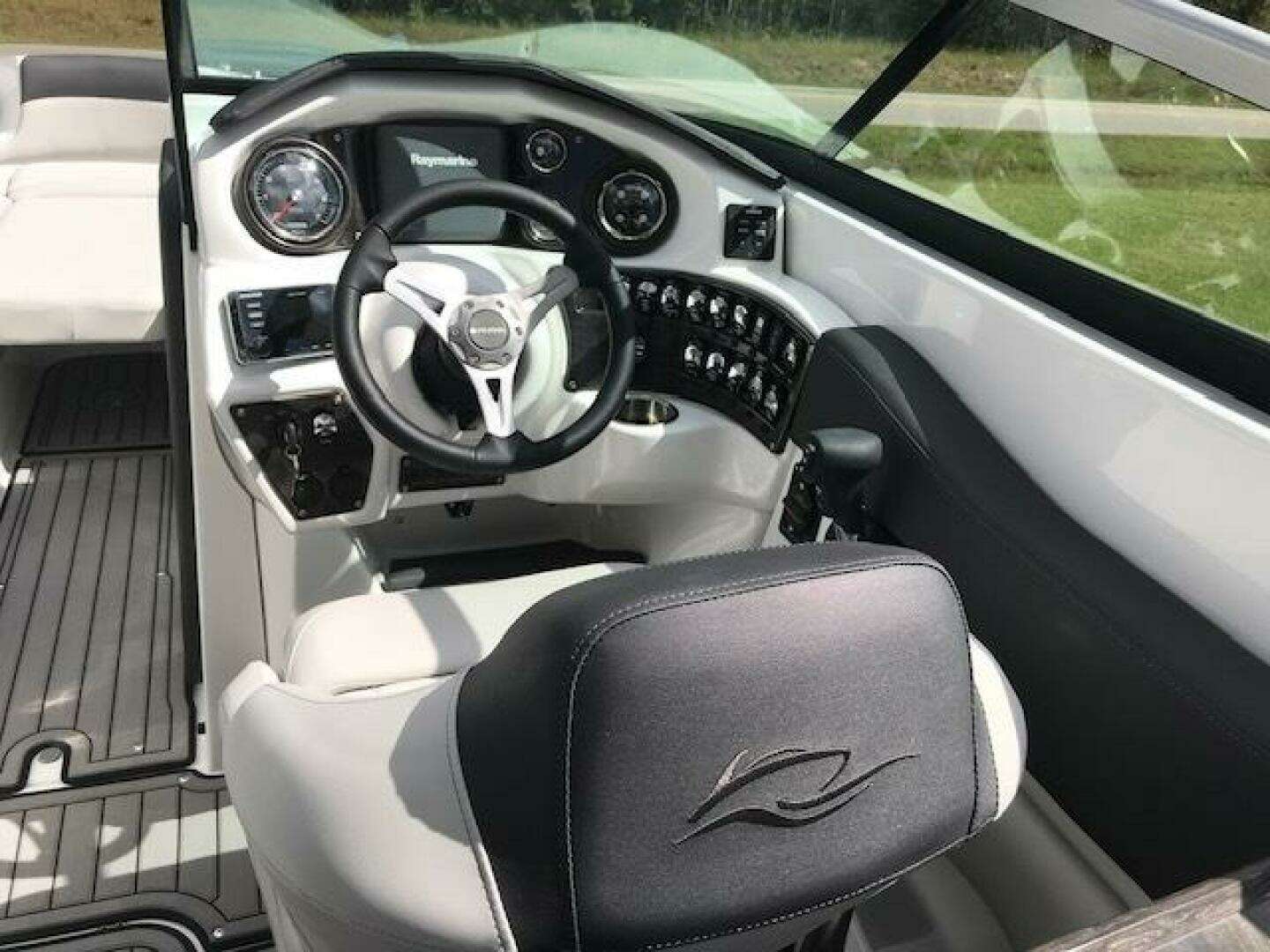 2018 Rinker 29QX - Image 17