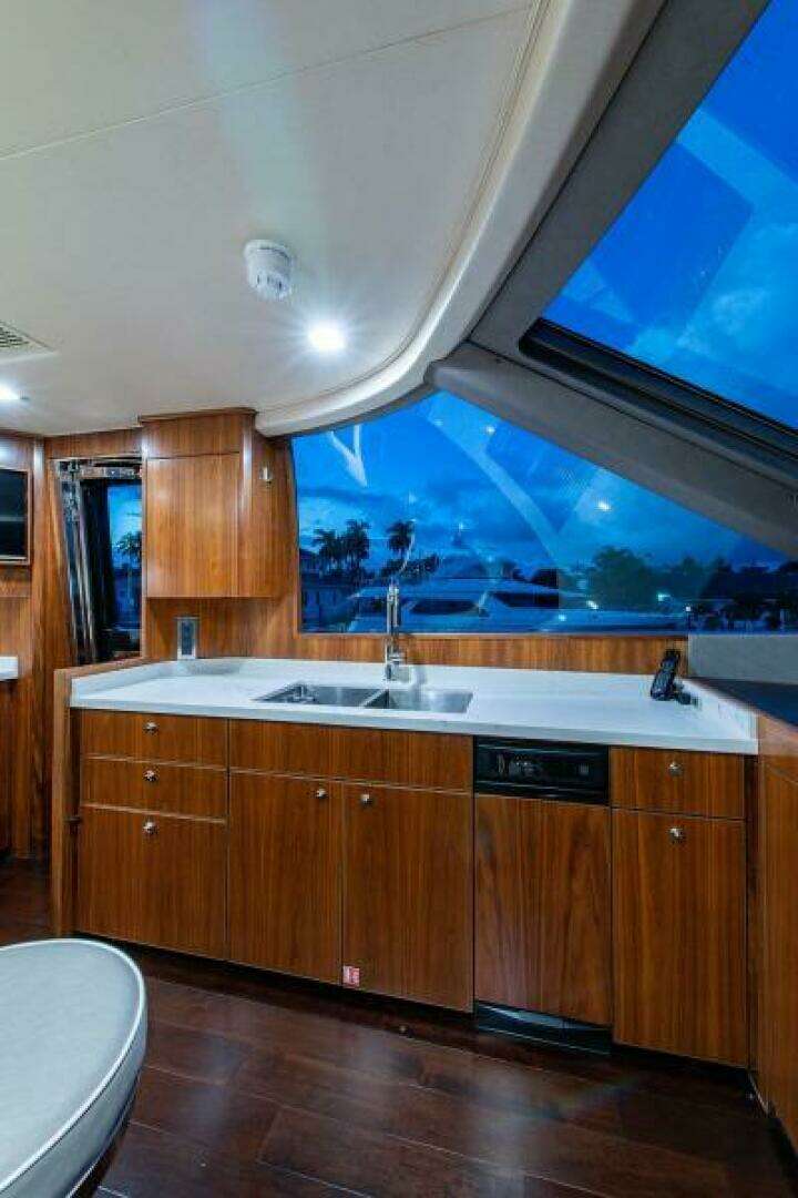 2018 Viking Enclosed Flybridge - Image 14