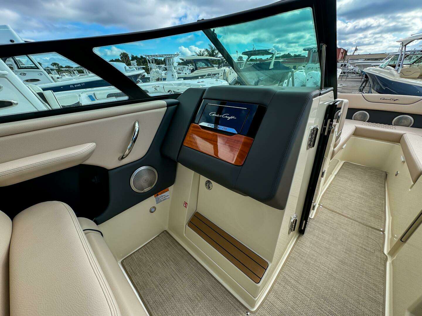 2026 Chris-Craft Sportster 28 - Image 21