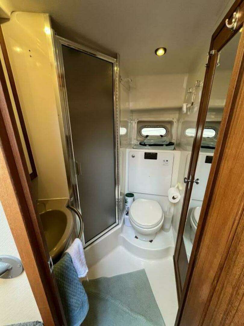 1996 Bayliner 3788 Command Bridge - Image 24