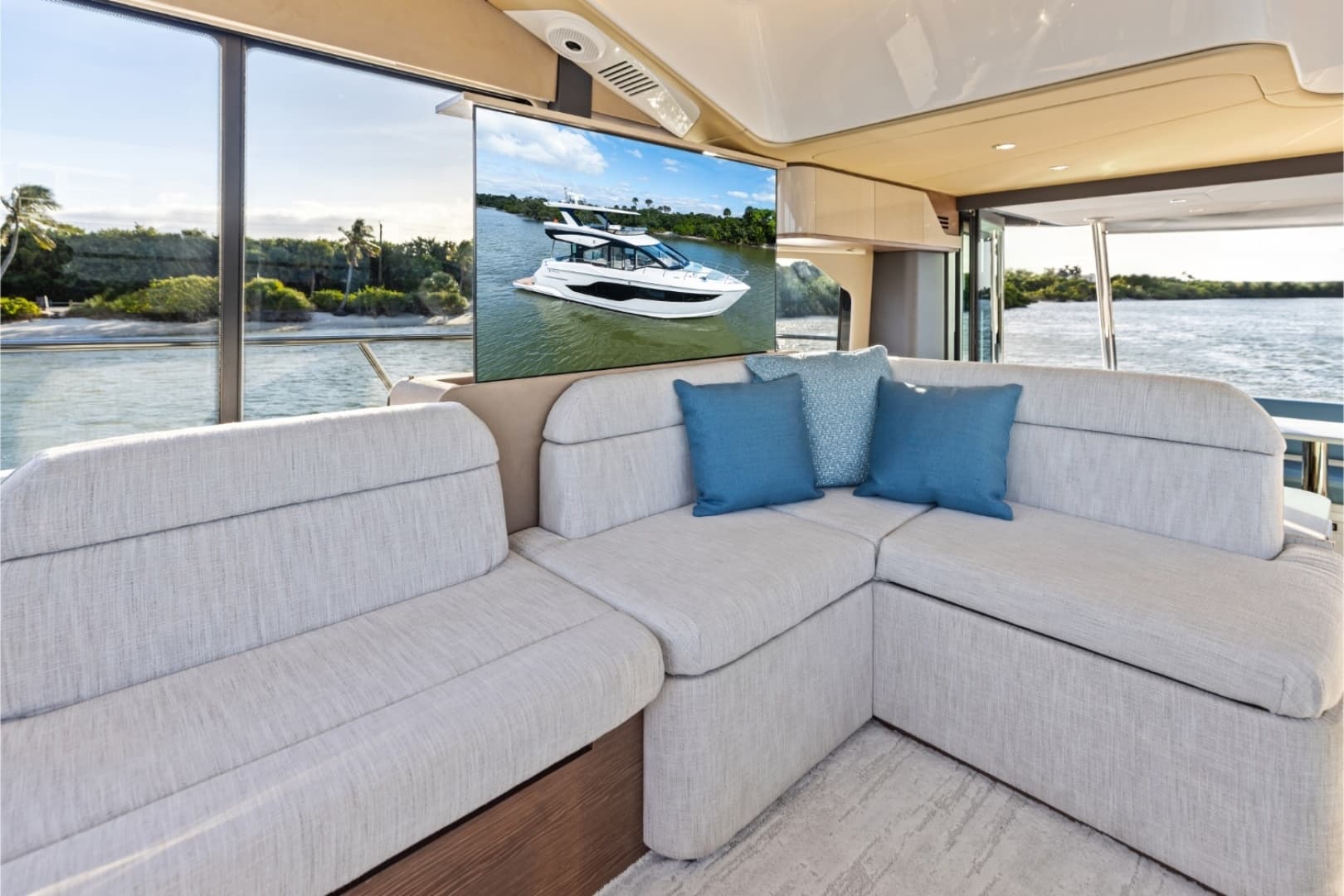2026 Cruisers Yachts 50 FLY - Image 49
