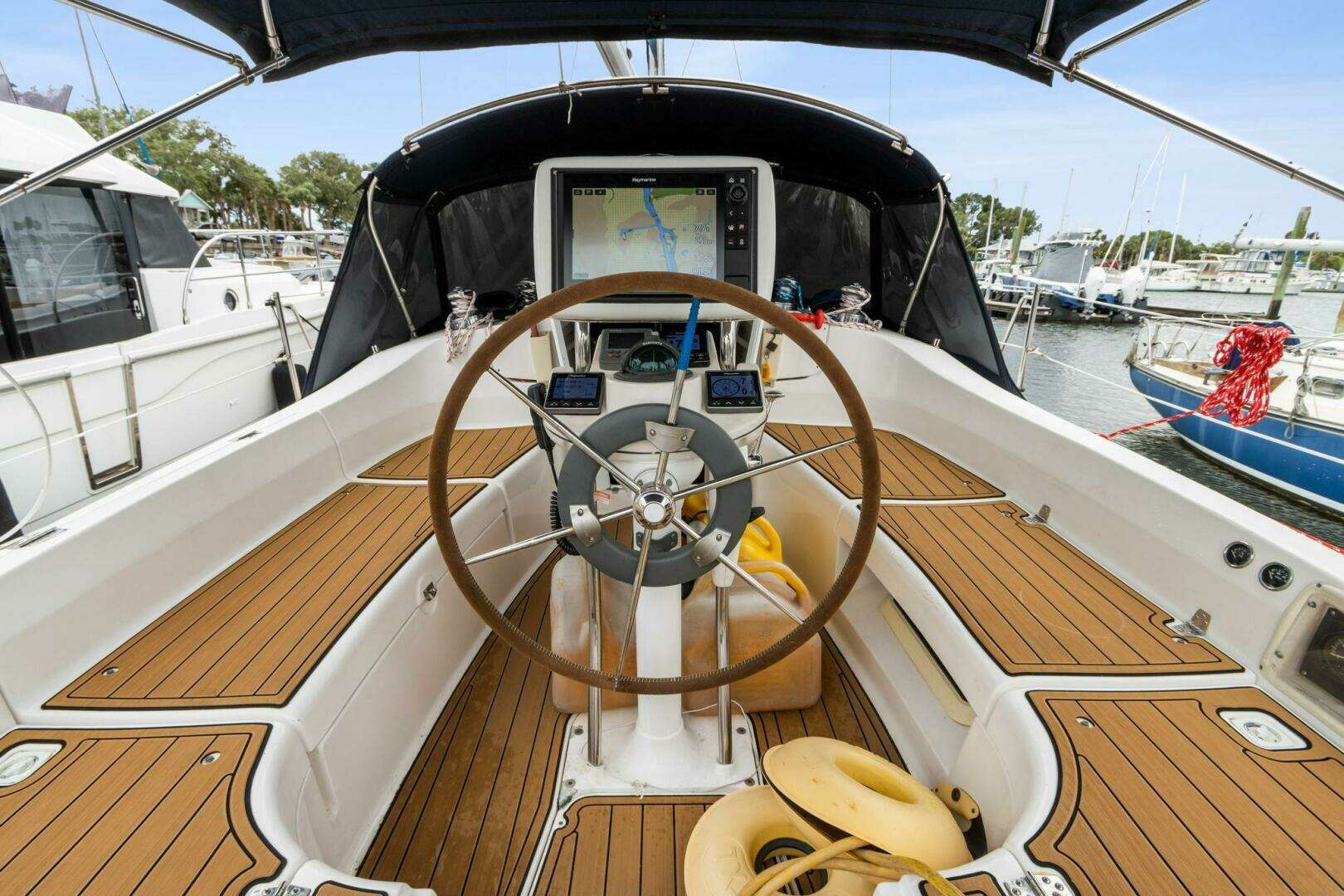 2003 Hunter 356 - Image 28