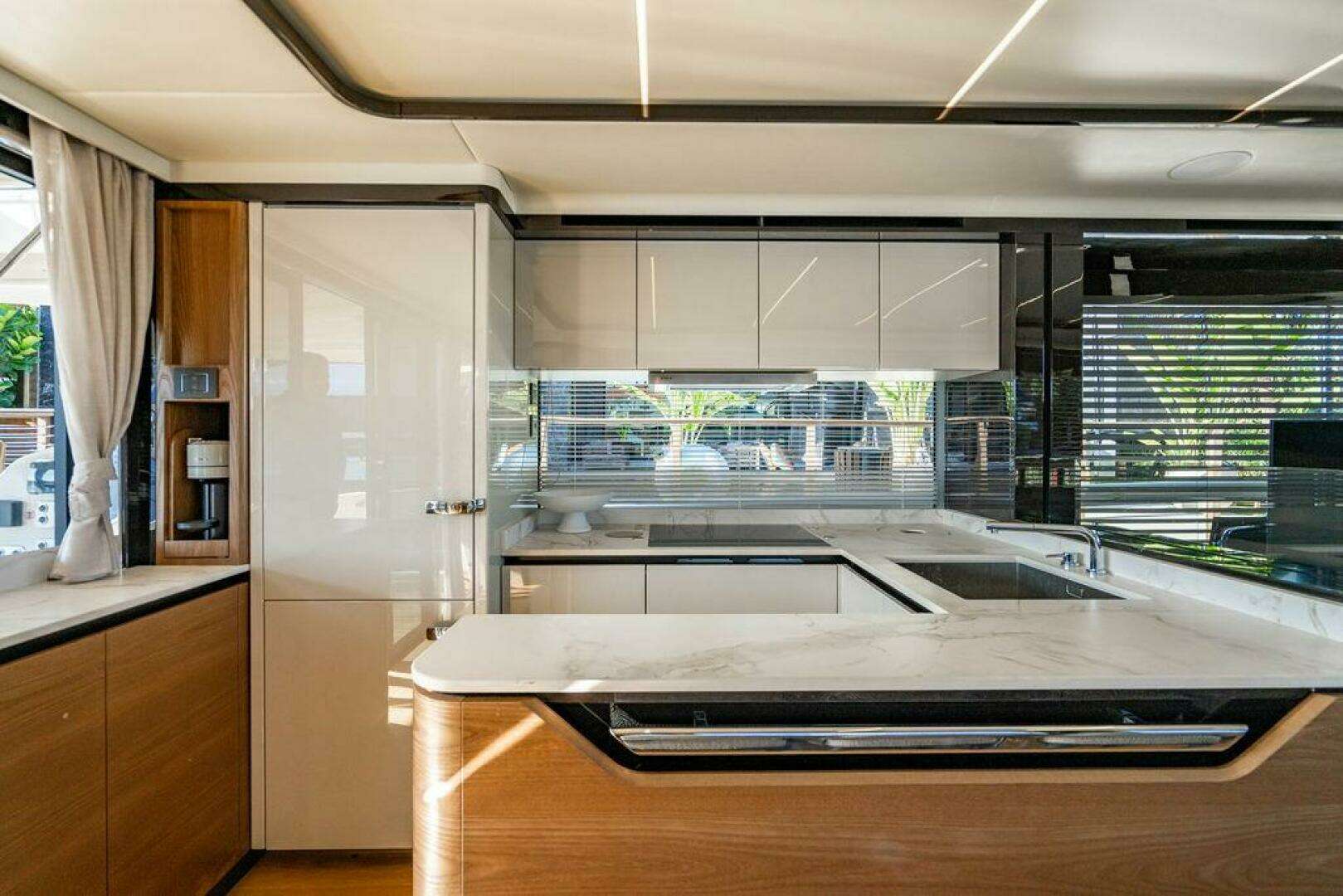 2023 Absolute 64 Navetta - Image 14