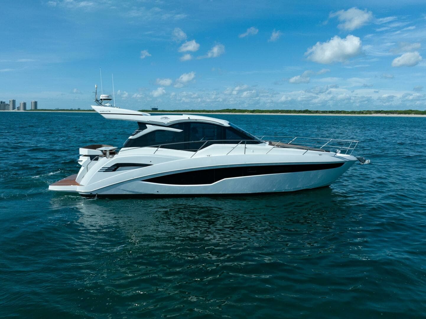 2022 Galeon 425 HTS - Image 8