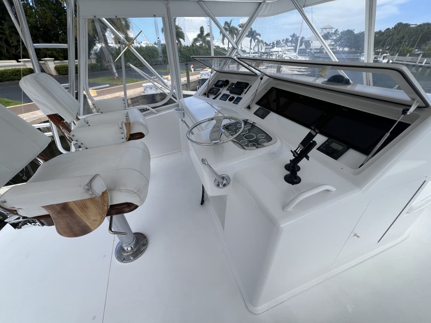 2003 Viking 52 Convertible - Image 10