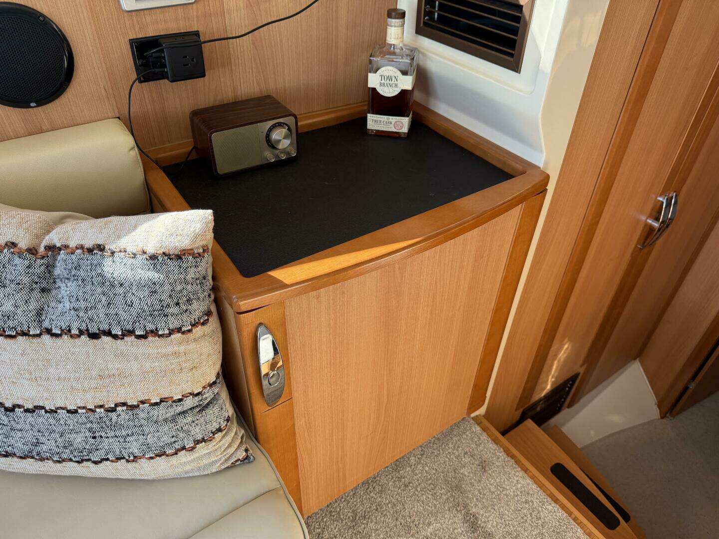 2013 Greenline 33 - Image 25
