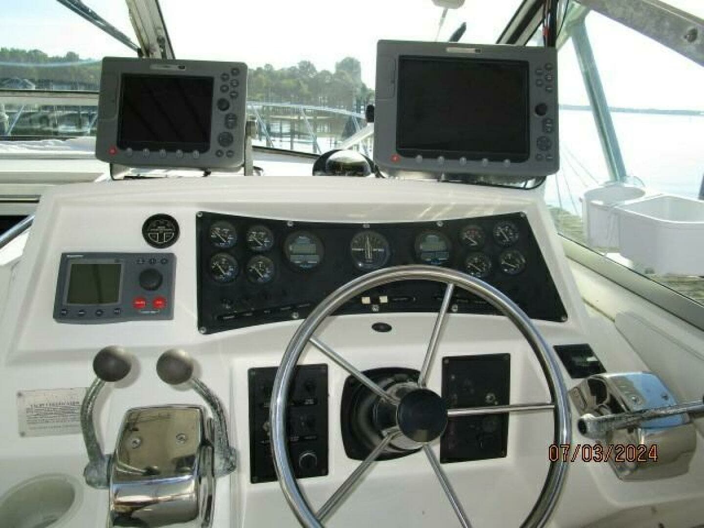 1996 Wellcraft 3300 Coastal - Image 31
