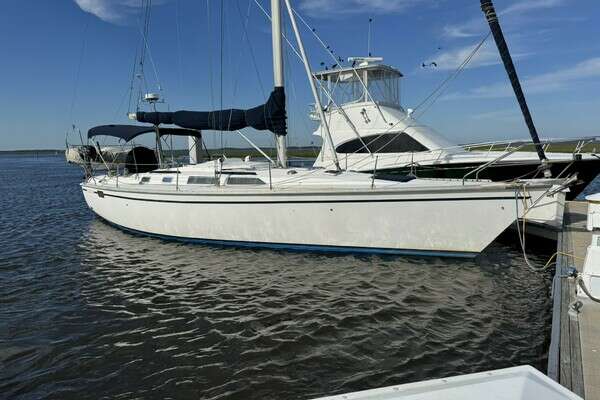 1989 Hunter 40 Hunter Legend - Image 1