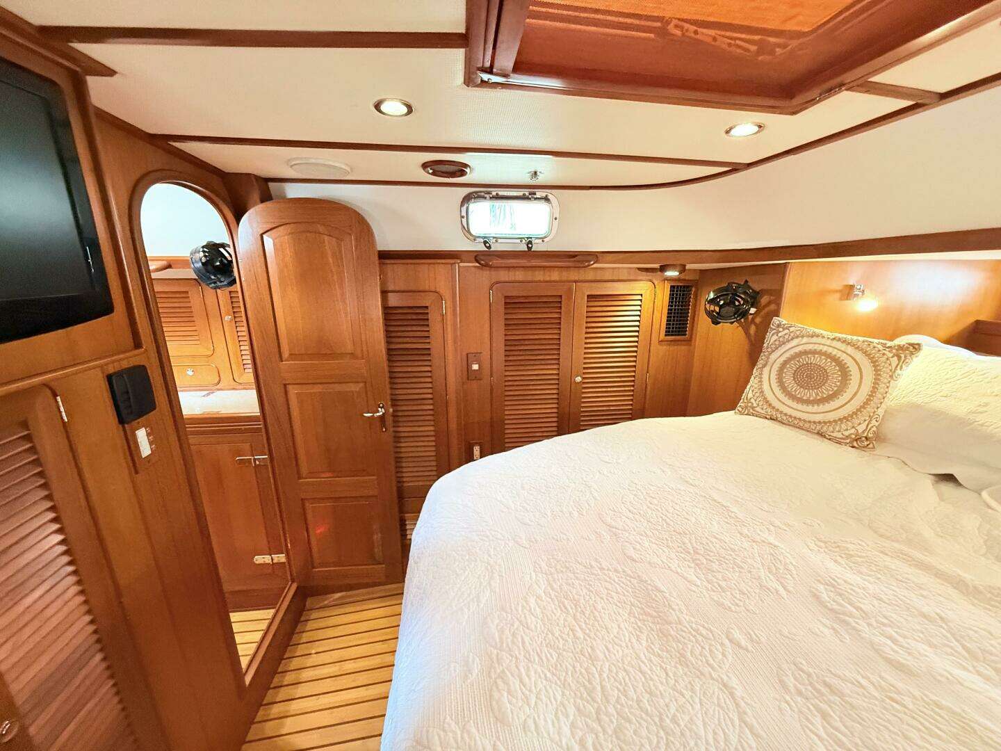 2008 Hylas 46 Center Cockpit - Image 31