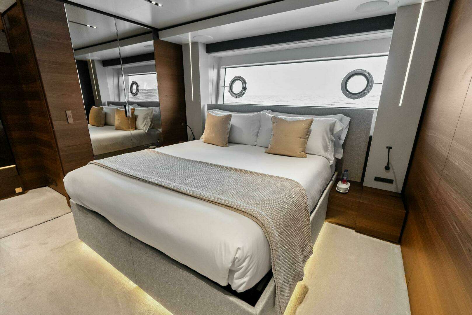 2023 Custom Line 33 Navetta - Image 74