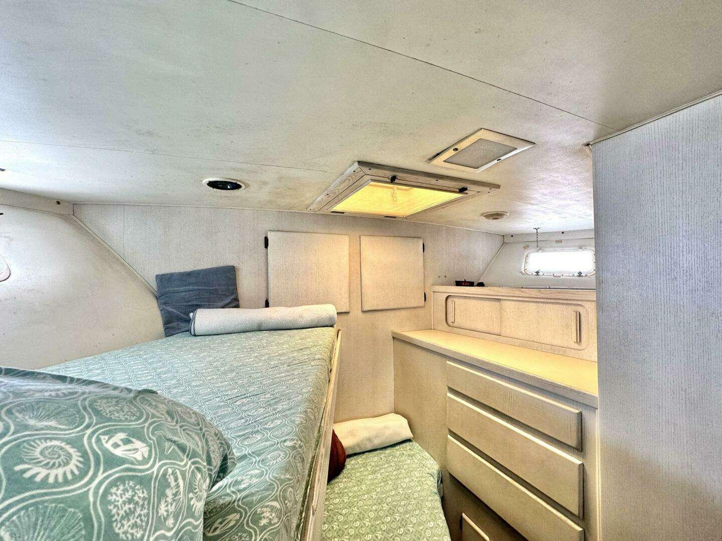 1987 Hatteras 54 MotorYacht - Image 25