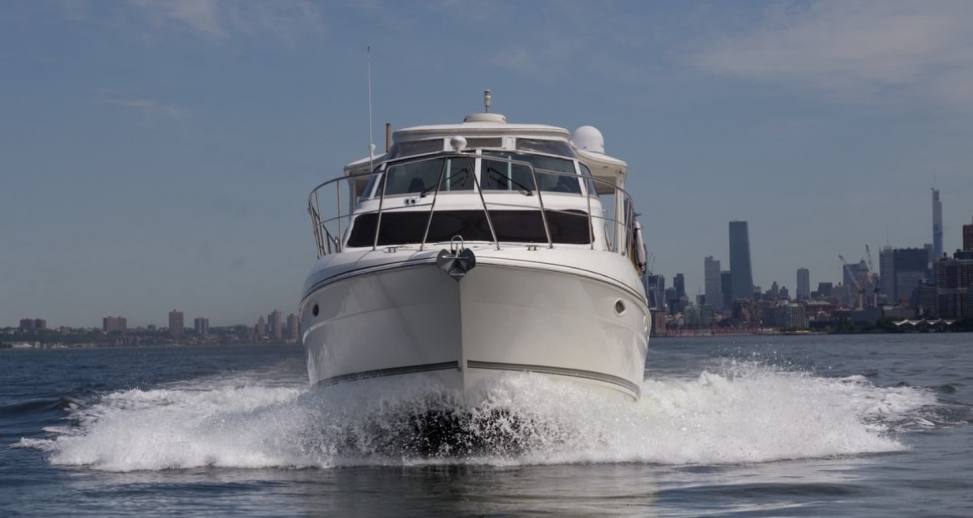 2005 Cruisers Yachts 405 Motor Yacht - Image 2