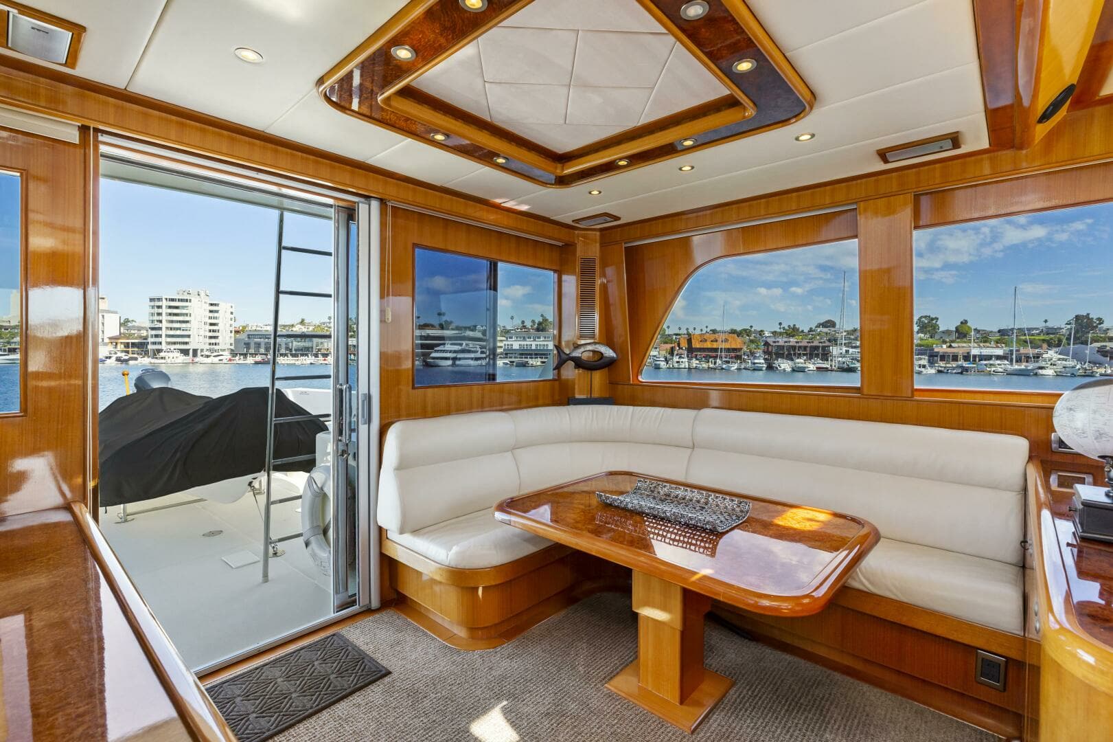 2007 Hampton Cockpit Motoryacht - Image 5