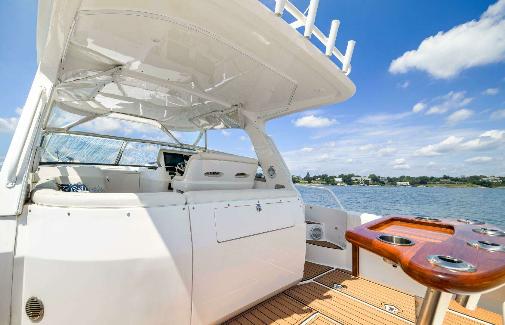 2015 Intrepid 430 Sport Yacht - Image 15