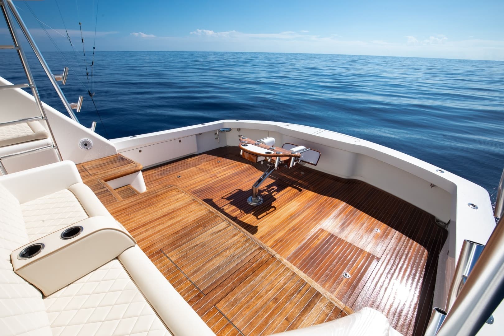 2010 Viking 82 Convertible - Image 36
