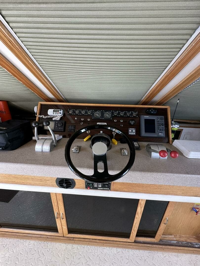 1988 Viking Motor Yacht - Image 44