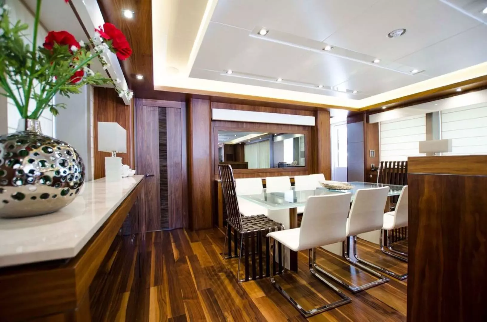 2015 Sunseeker Sport Yacht - Image 10
