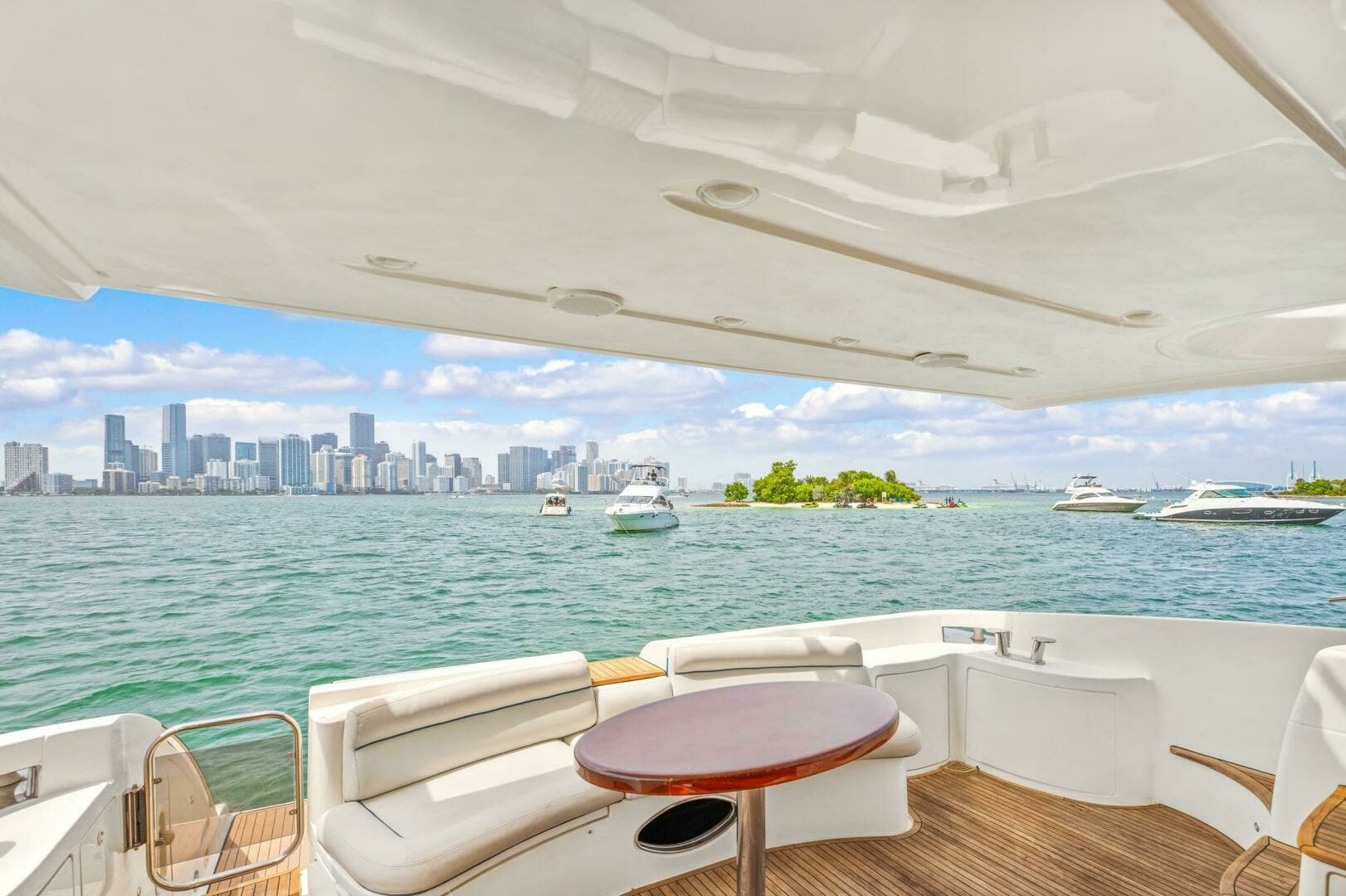 2004 Azimut 62 - Image 23