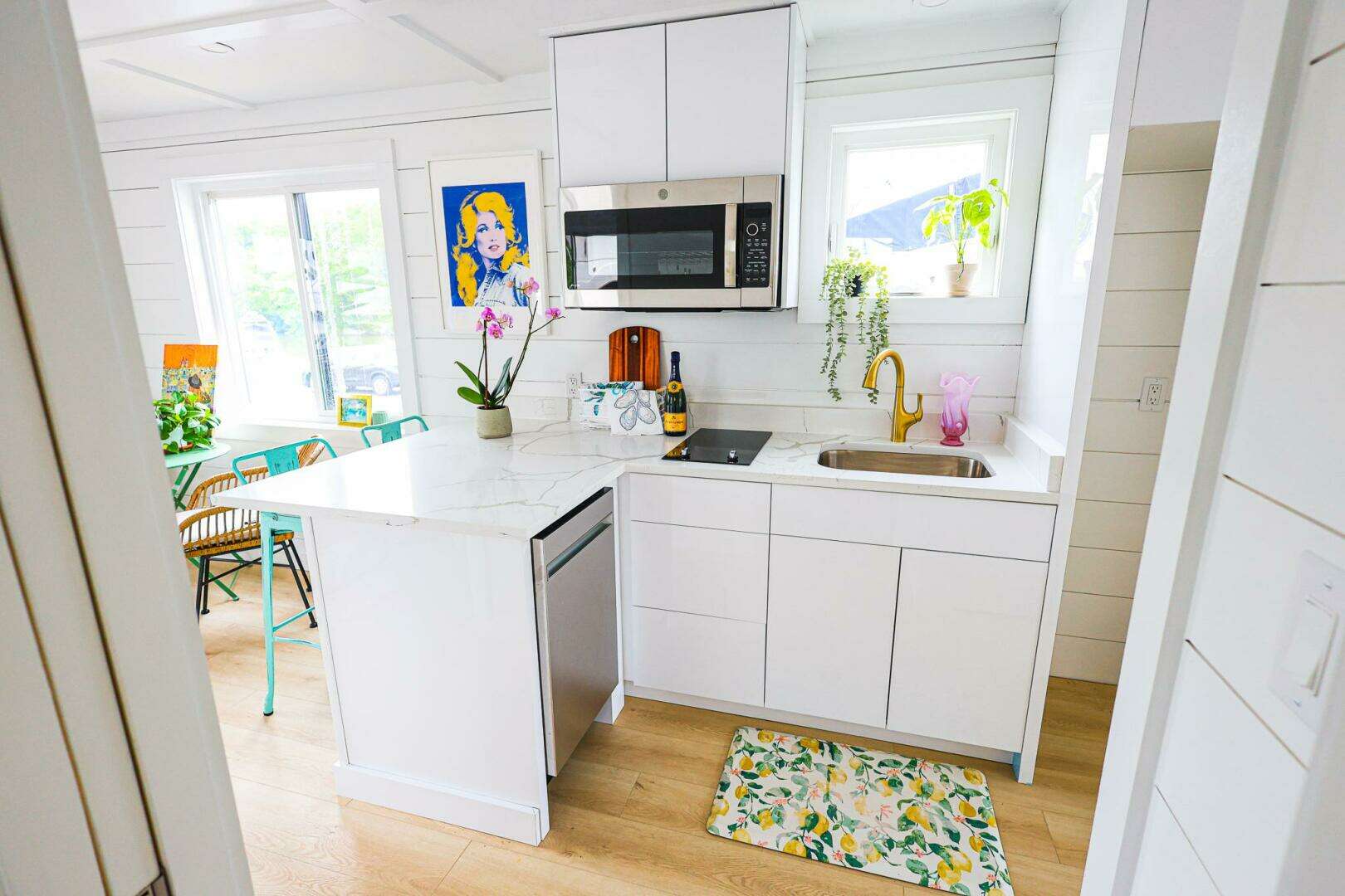 2025 Custom Hank's 40 Houseboat - Image 3
