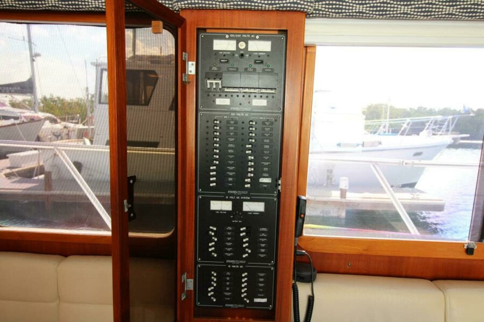 2000 Ricker 42 Classic - Image 32