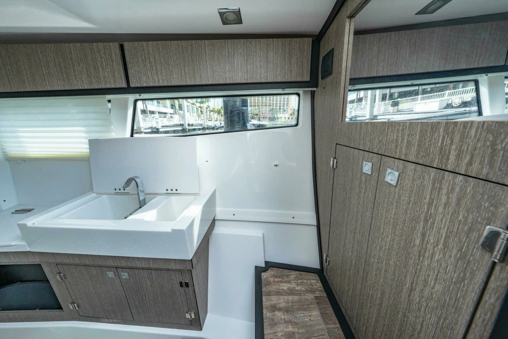 2023 Monterey 385 SS - Image 32