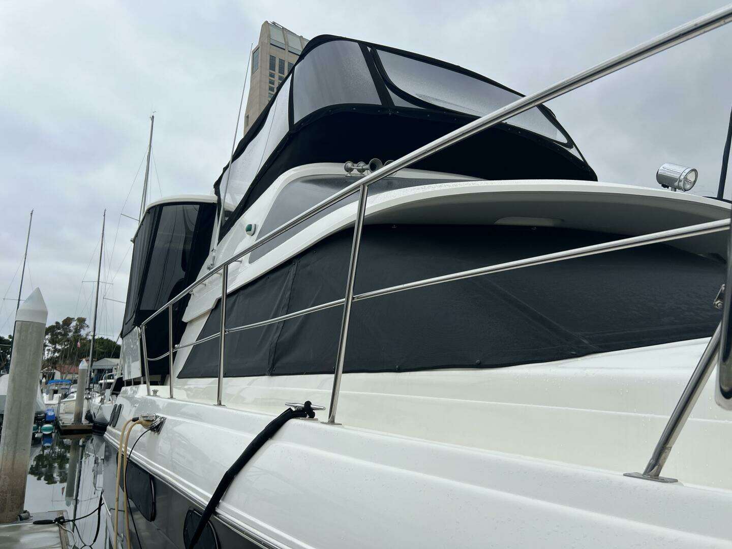 1996 Cruisers Yachts 3650 AFT CABIN - Image 3