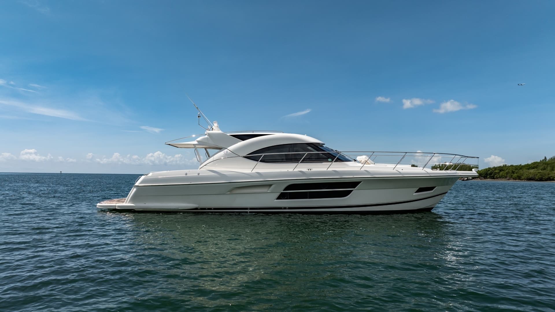 2016 Riviera 5000 Sport Yacht - Image 18