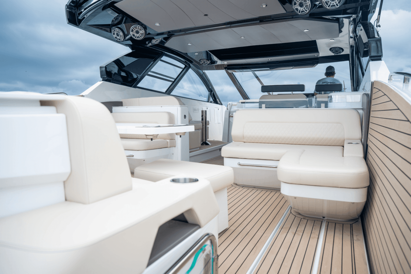 2026 Cruisers Yachts 50GLS OB - Image 27