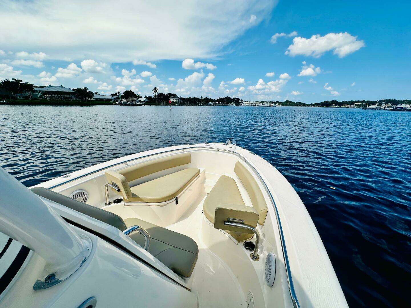 2016 Pursuit C 238 Center Console - Image 4
