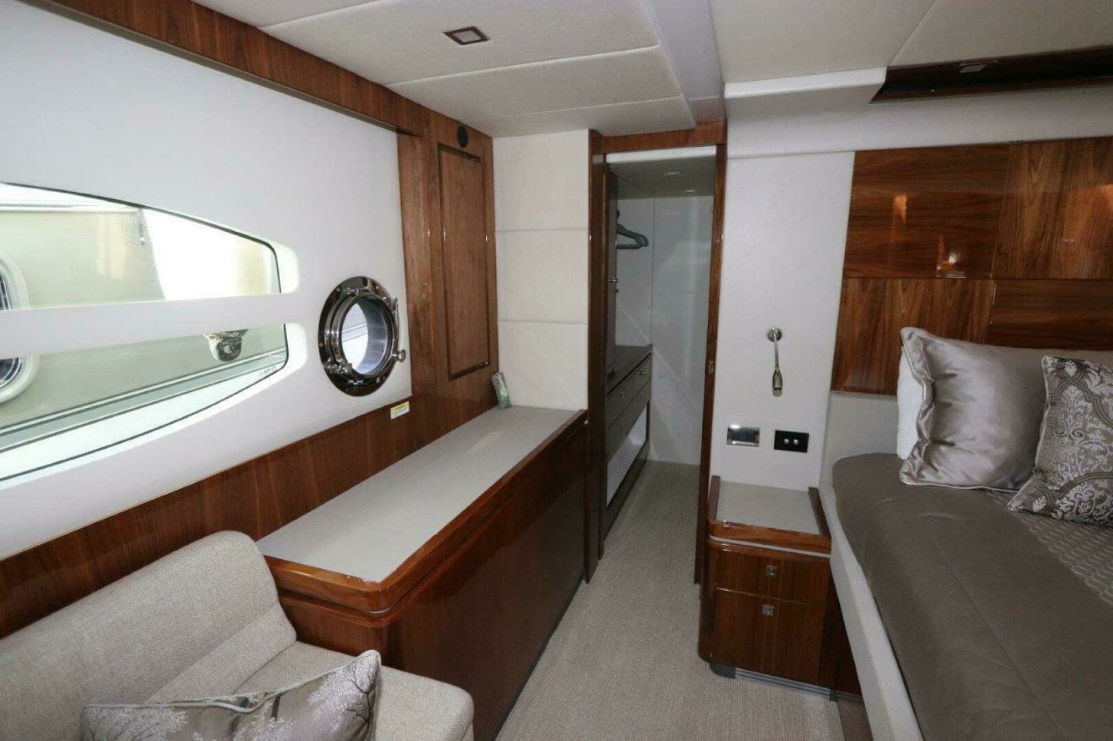 2020 Riviera 6000 Sport Yacht - Image 37