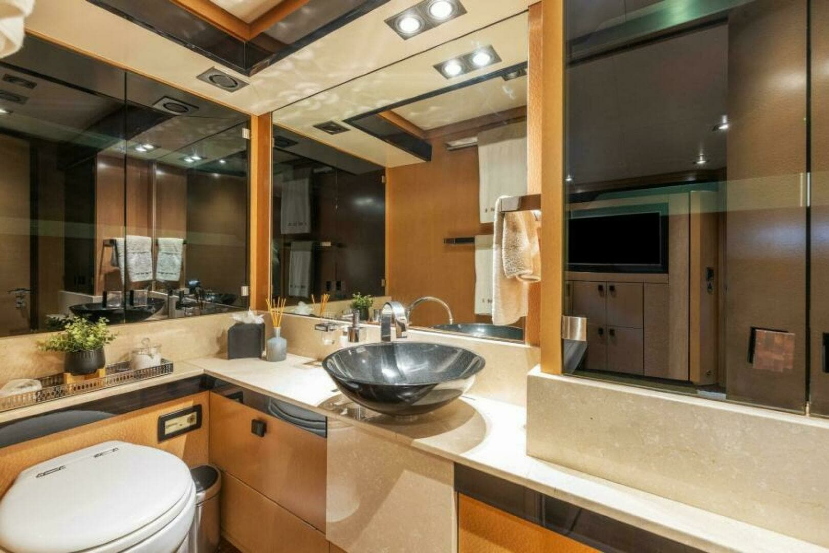 2008 Palmer Johnson 124 Sports Cruiser - Image 49