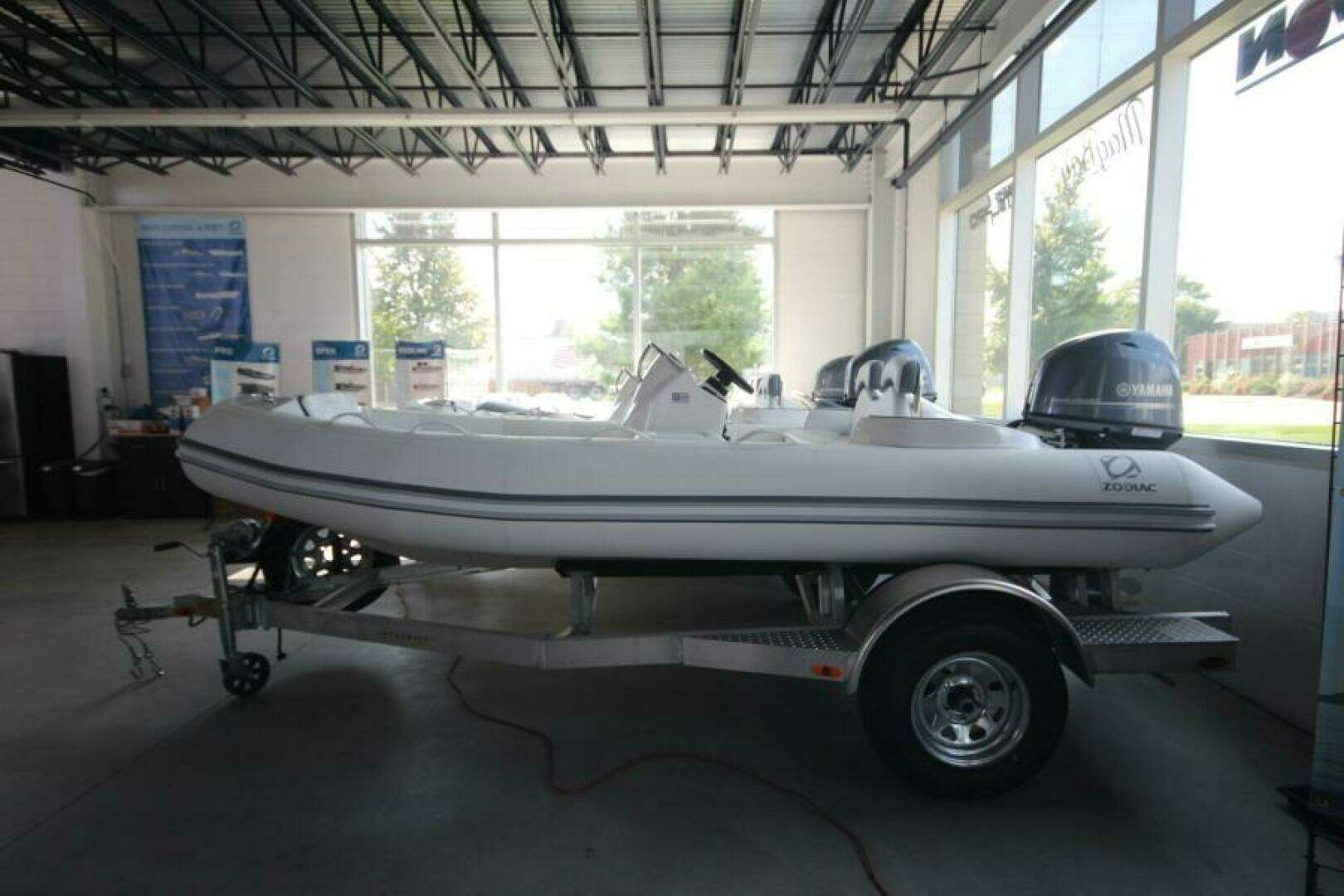 2026 Zodiac Yachtline 440 DL NEO - Image 13