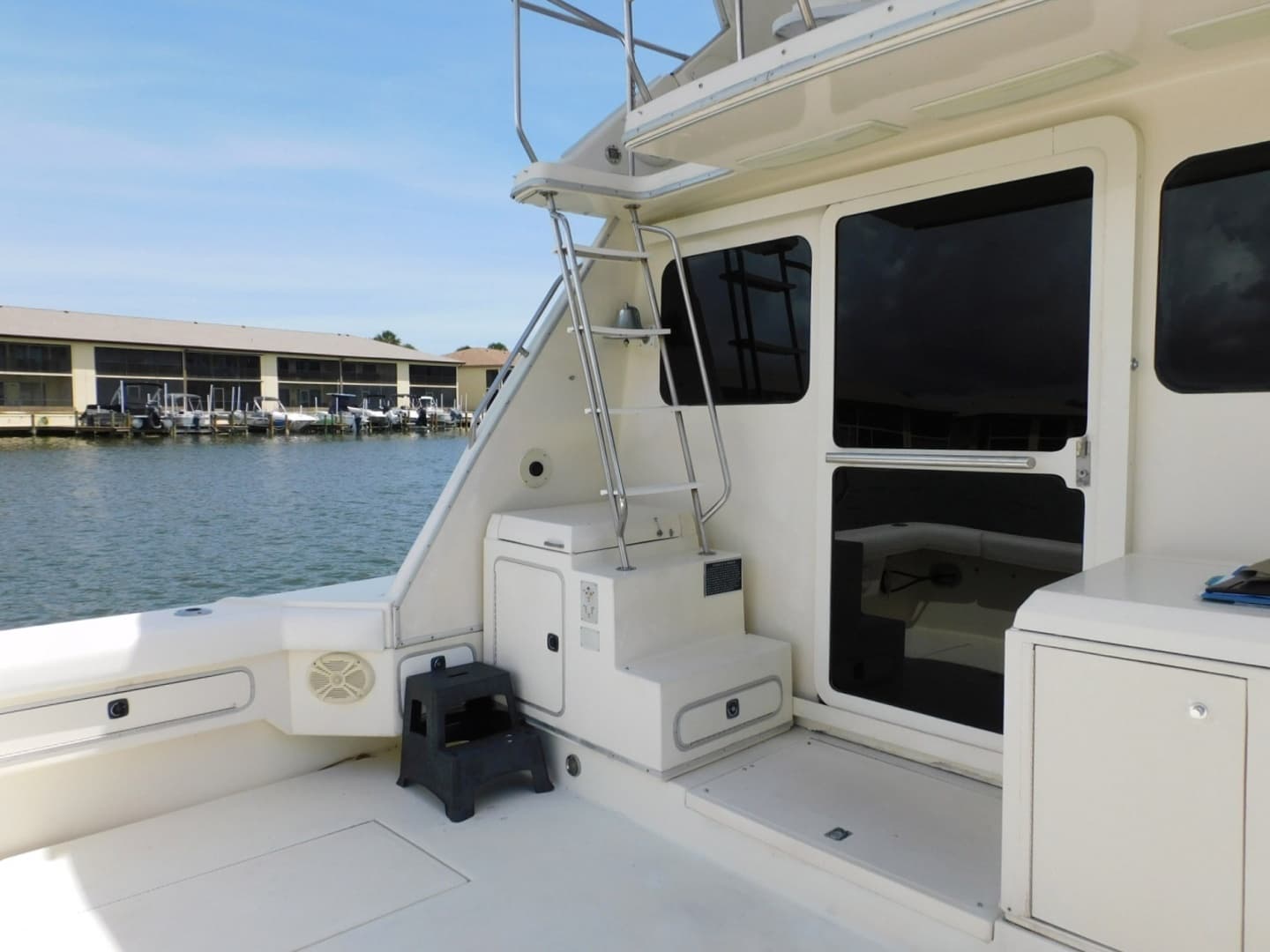 1987 Sea Ray 460 Convertible - Image 3