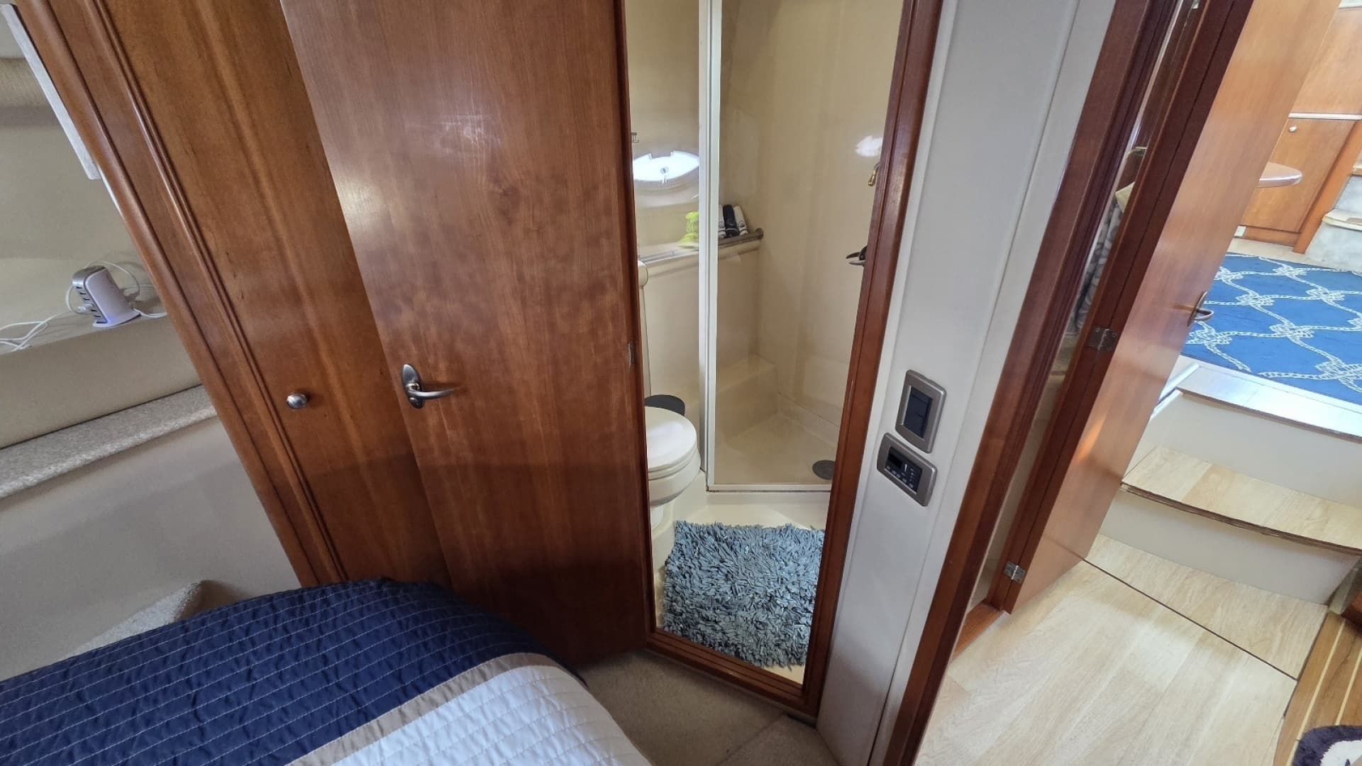 2004 Meridian 459 Aft Cabin Cockpit Motor Yacht - Image 50