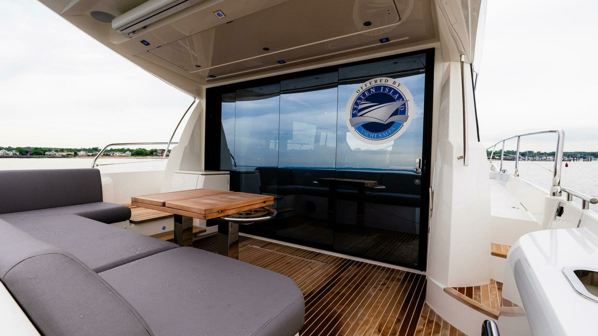 2023 Prestige 520 S - Image 8
