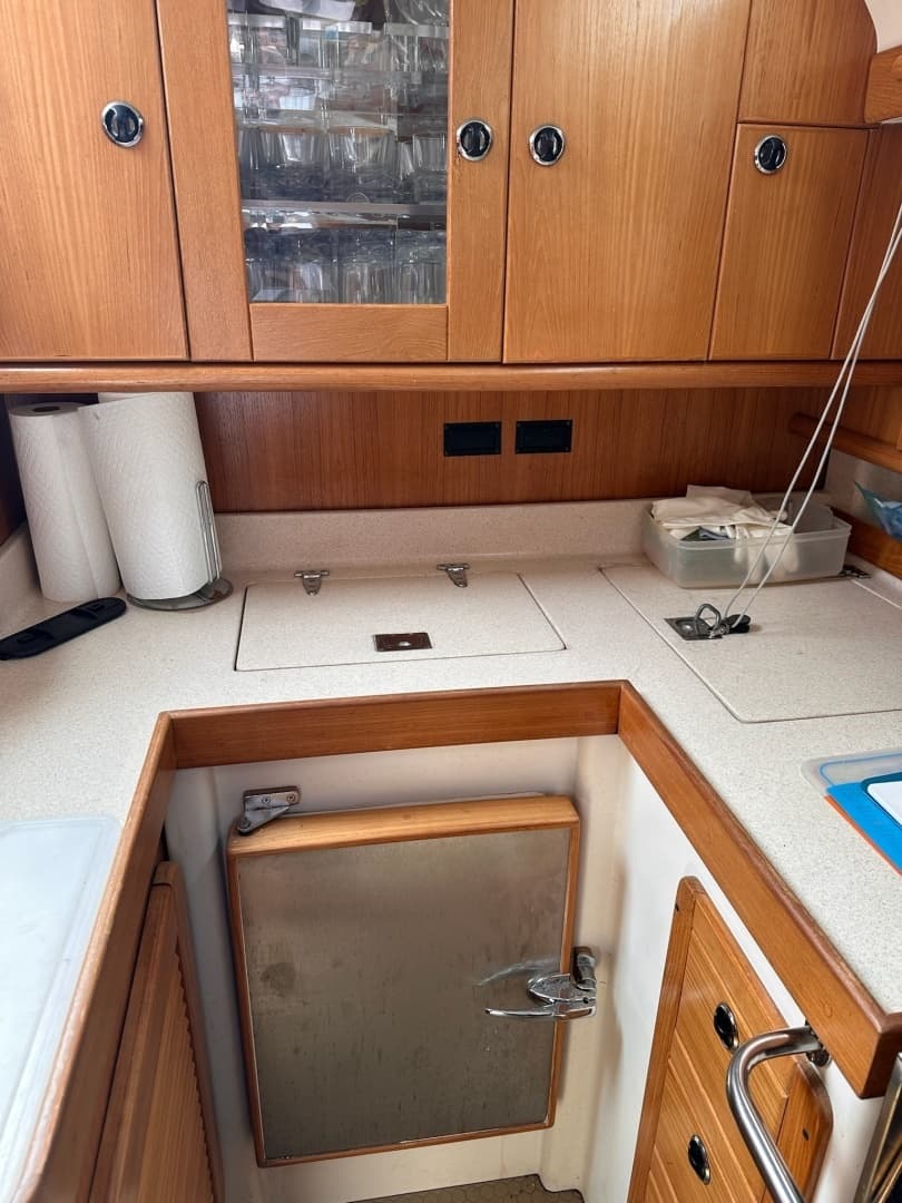 2002 Catalina 470 - Image 18