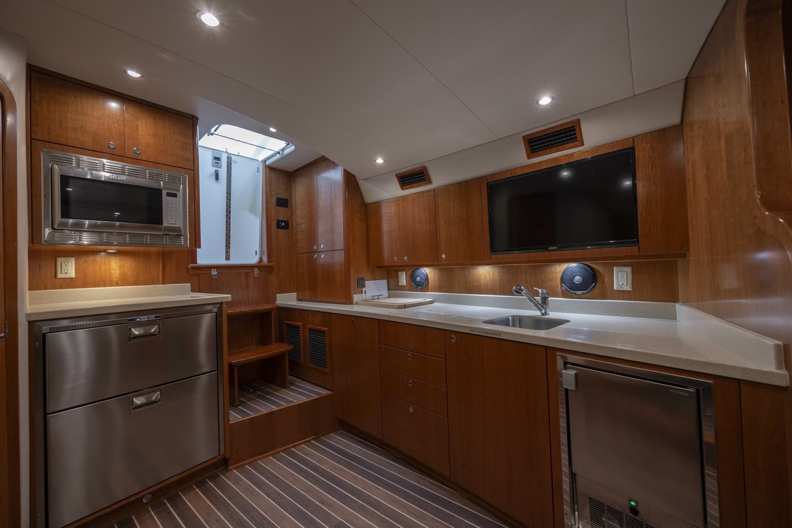 2019 Albemarle 410 Express Fisherman - Image 18