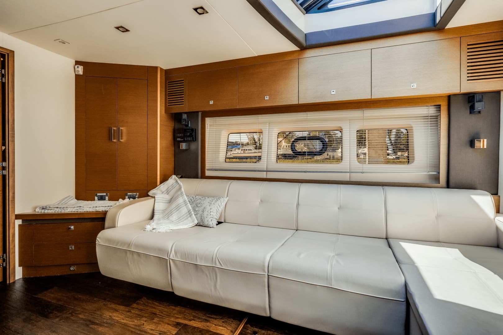 2013 Sea Ray 510 SUNDANCER - Image 73