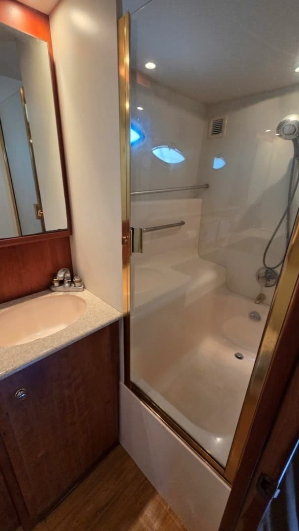 2001 Silverton 453 Motor Yacht - Image 59