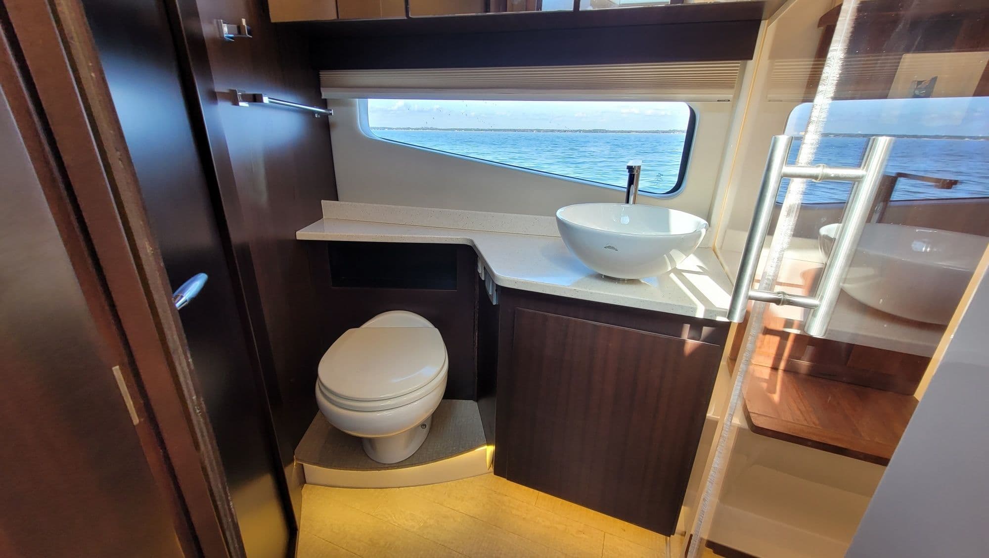 2019 REGAL 42 GRANDE COUPE - Image 25