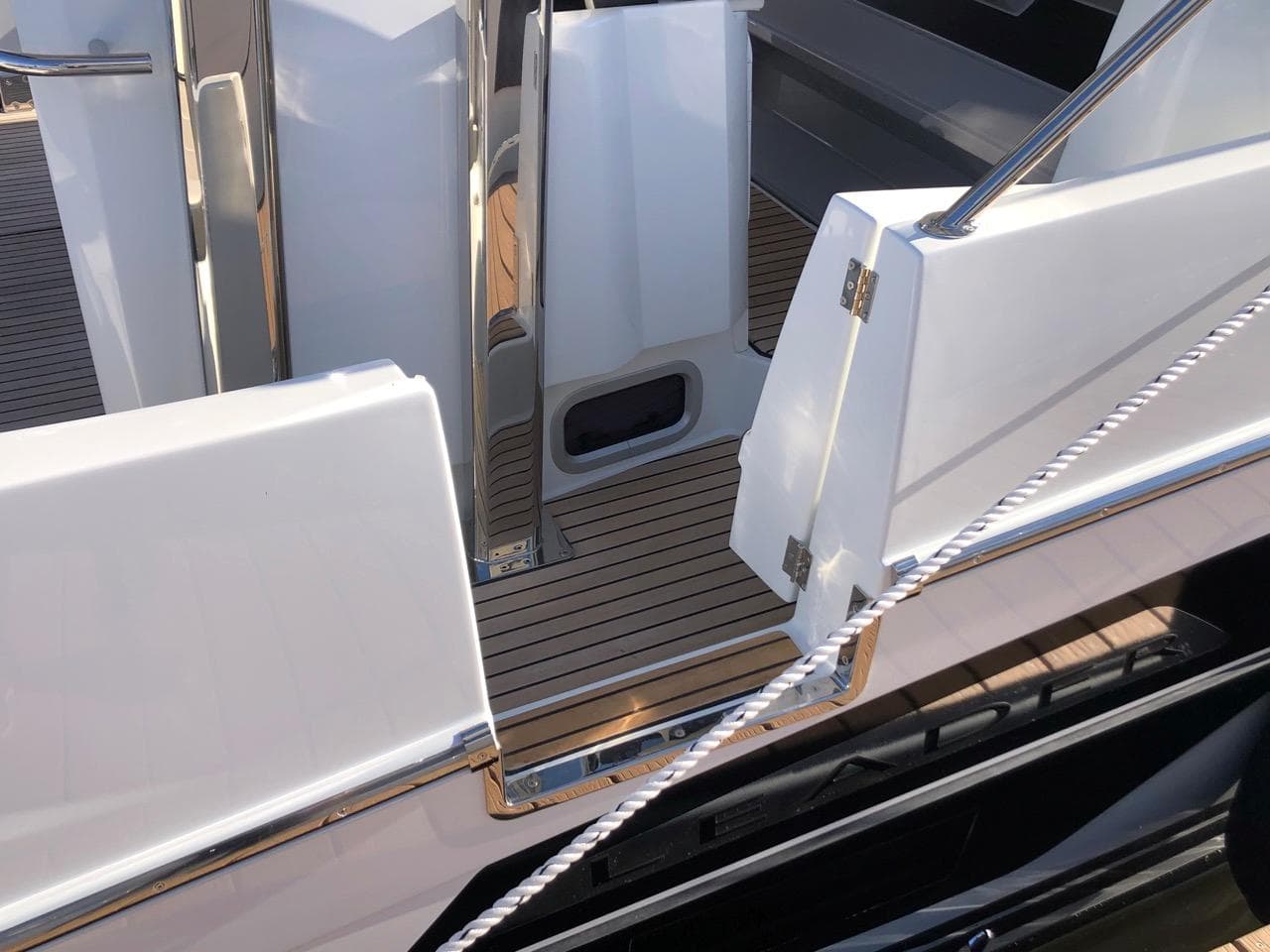 2024 Jeanneau Leader 12.5 WA boat deck with sleek design and modern features.