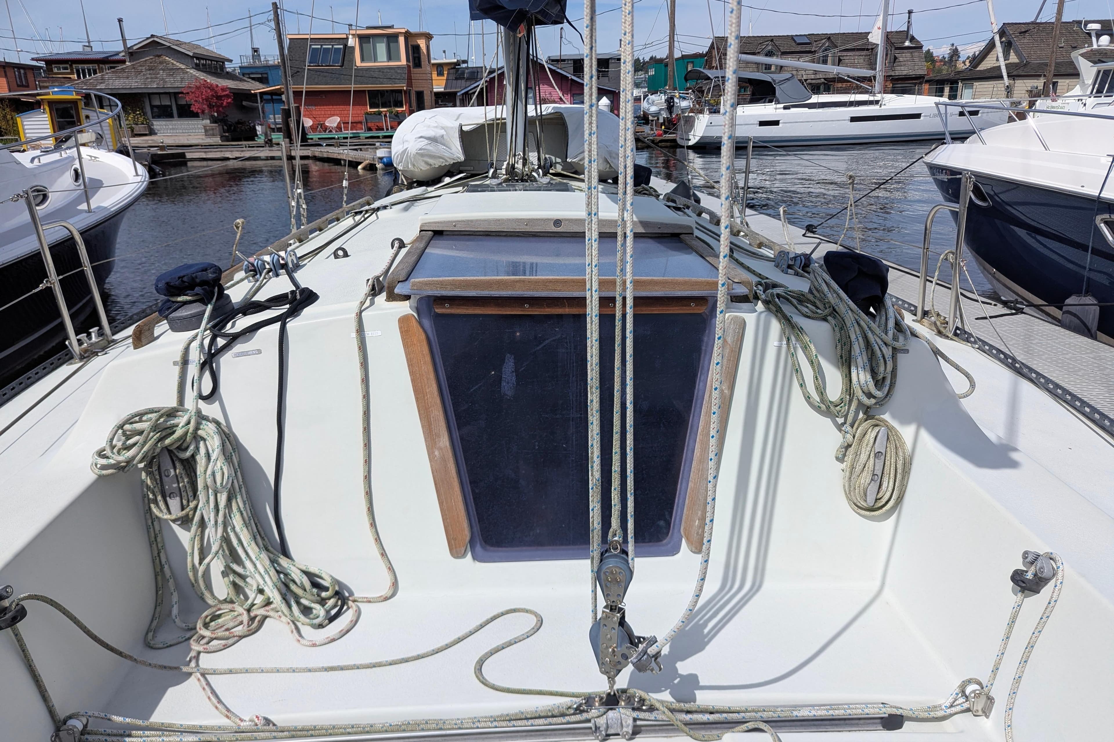 1980 SCEPTRE 36 sailboat deck with ropes, docked in a marina.