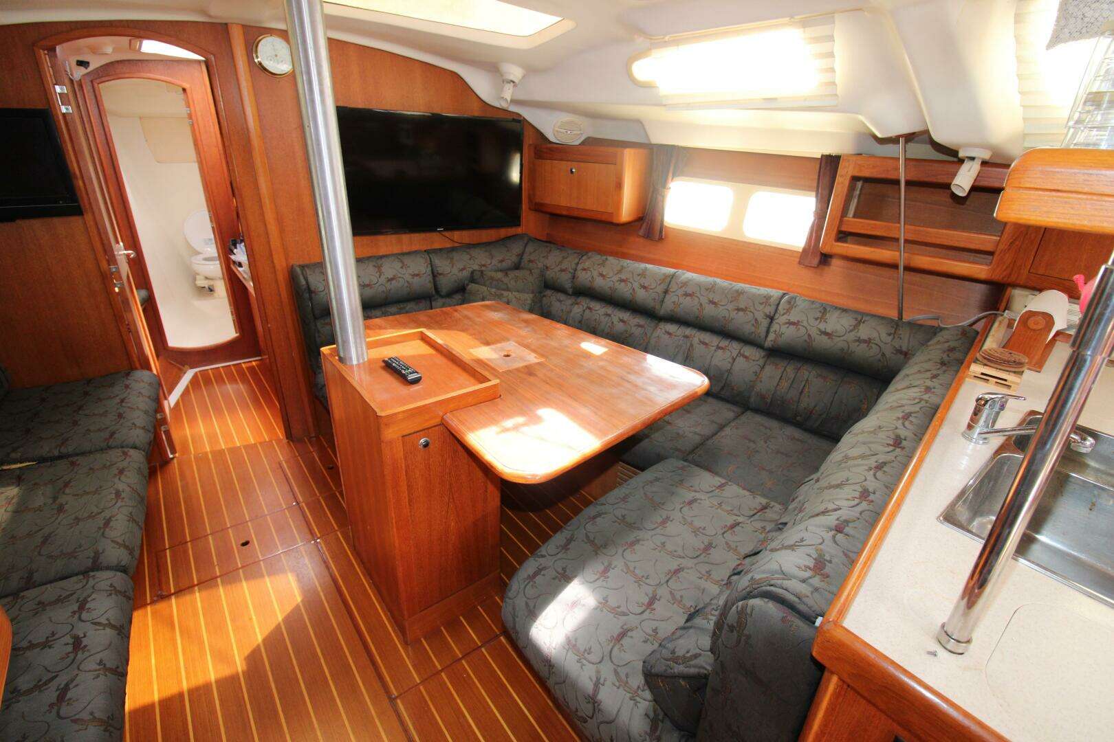 2002 Hunter 410 - Image 32