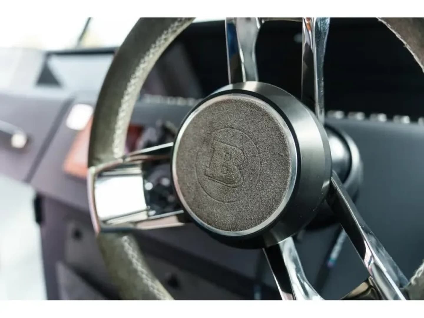 2022 Axopar 37 XC CROSS CABIN - Image 41
